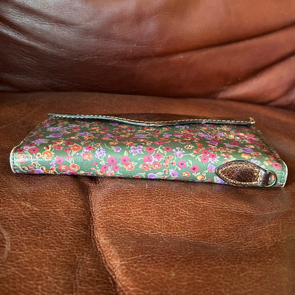 Patricia Nash Wallet - Picture 2 of 10